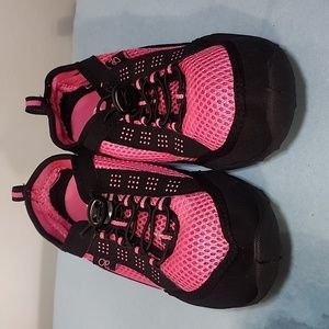 OP Ocean Pacific child's water shoes, slip on, size 4-5 XL, pink and black